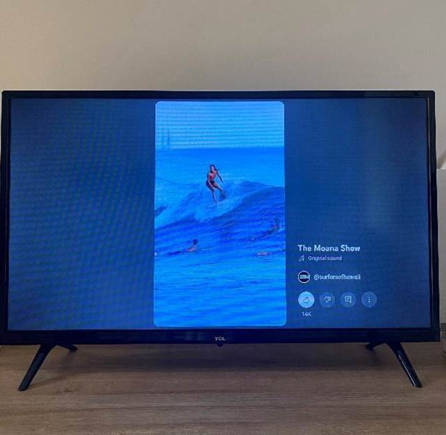 A tv on a table

Description automatically generated